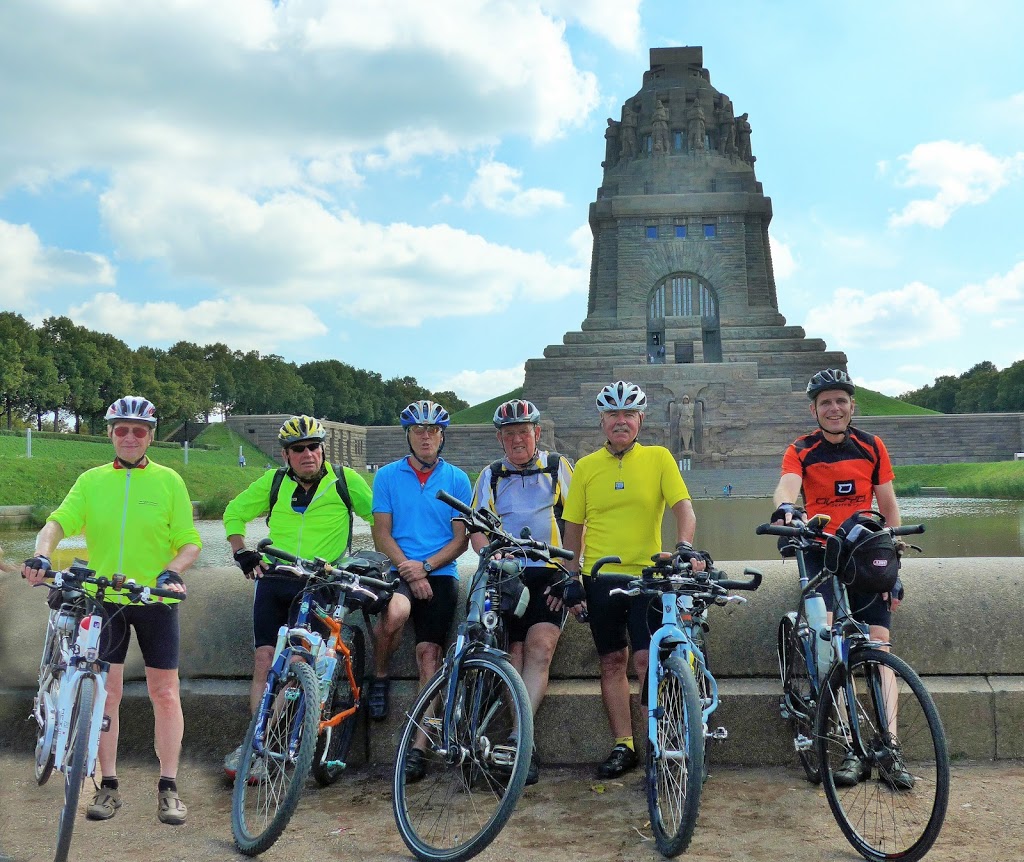 Die Reinhardswaldradler vor dem Vlkerschlachtdenkmal in Leipzig