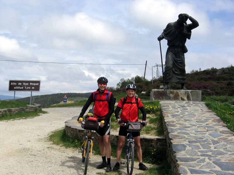 Heinz und Wolfgang vor dem Pilgerdenkmal